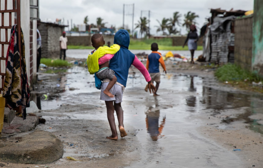 Children in flood in Mozambique