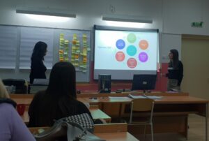 A trainer explains the process of PBL to teachers in a training in Belgrade
